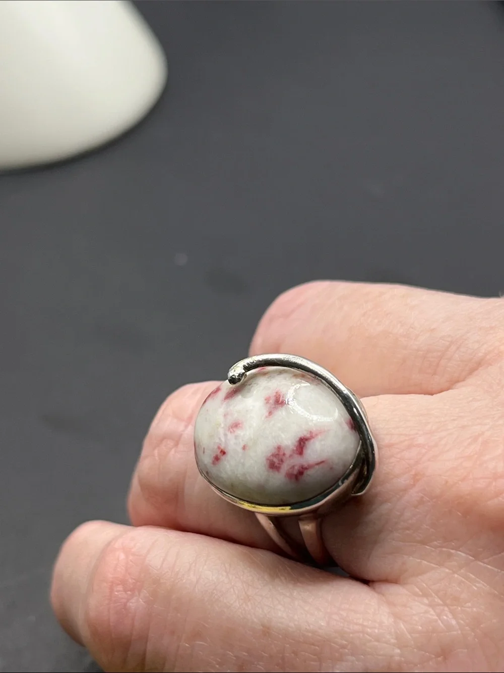 Sterling silver oval Cinnabrite or Cinnibar split shank ring size 8